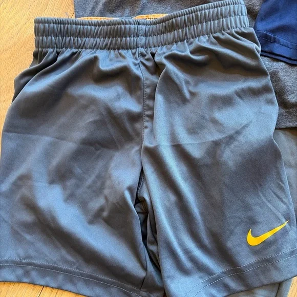 Under Armour Nike Champion Boys Youth Size 6 clothing lot Athletic Athleisure - Picture 2 of 10